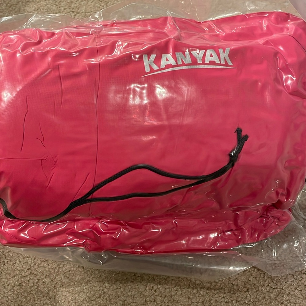 NWT Kanyak Cloudd sleeping bag, y150 fushia